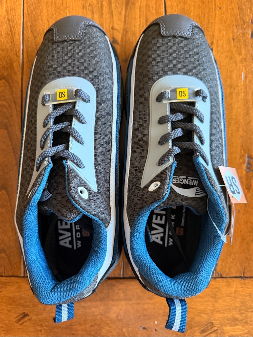 Avenger Men's Gray Sneakers with Blue Lining